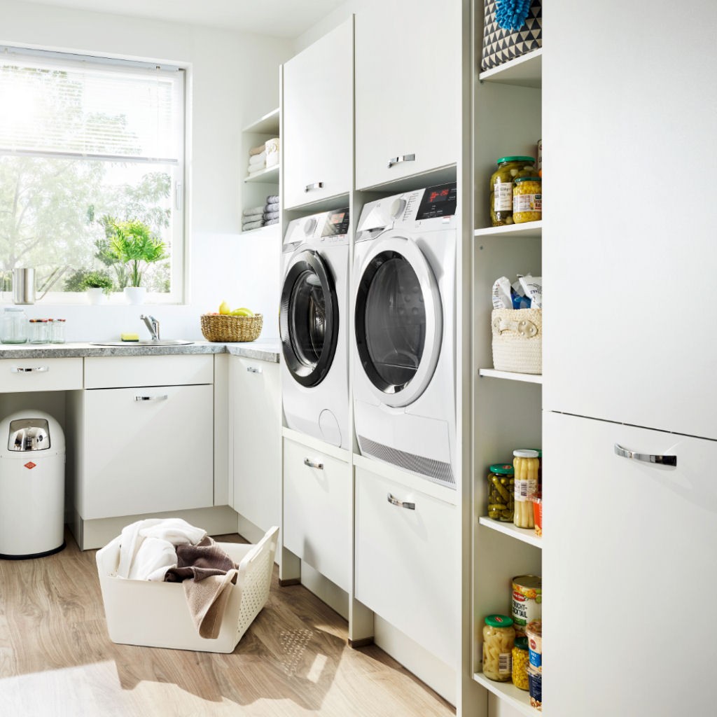 Unterschrank mit Wäschesortierung