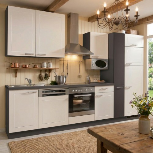 Küche im Landhausstil Leerzeile 310 cm mit Apothekerschrank Küche im Landhausstil Leerzeile 310 cm mit Apothekerschrank