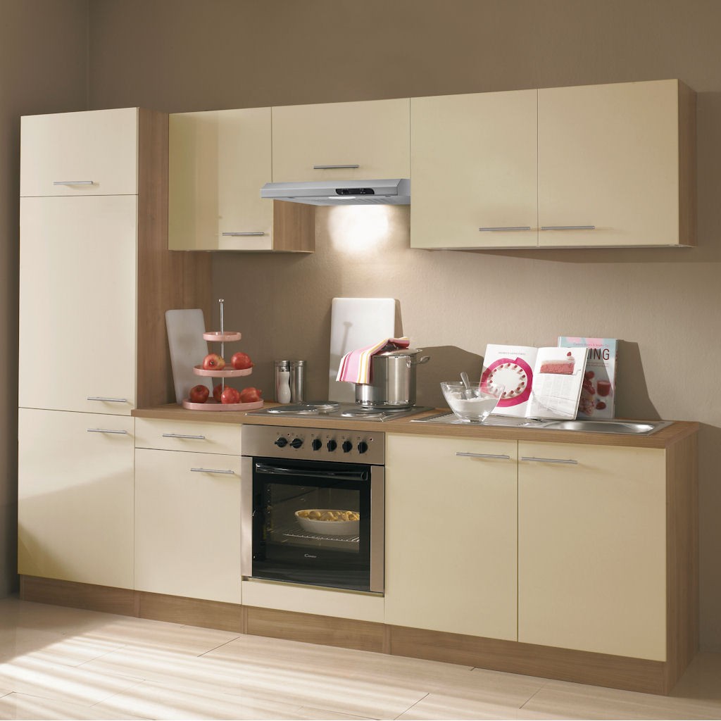 Schränke, Arbeitsplatte und Einbauspüle als Küchenblock in vier edle