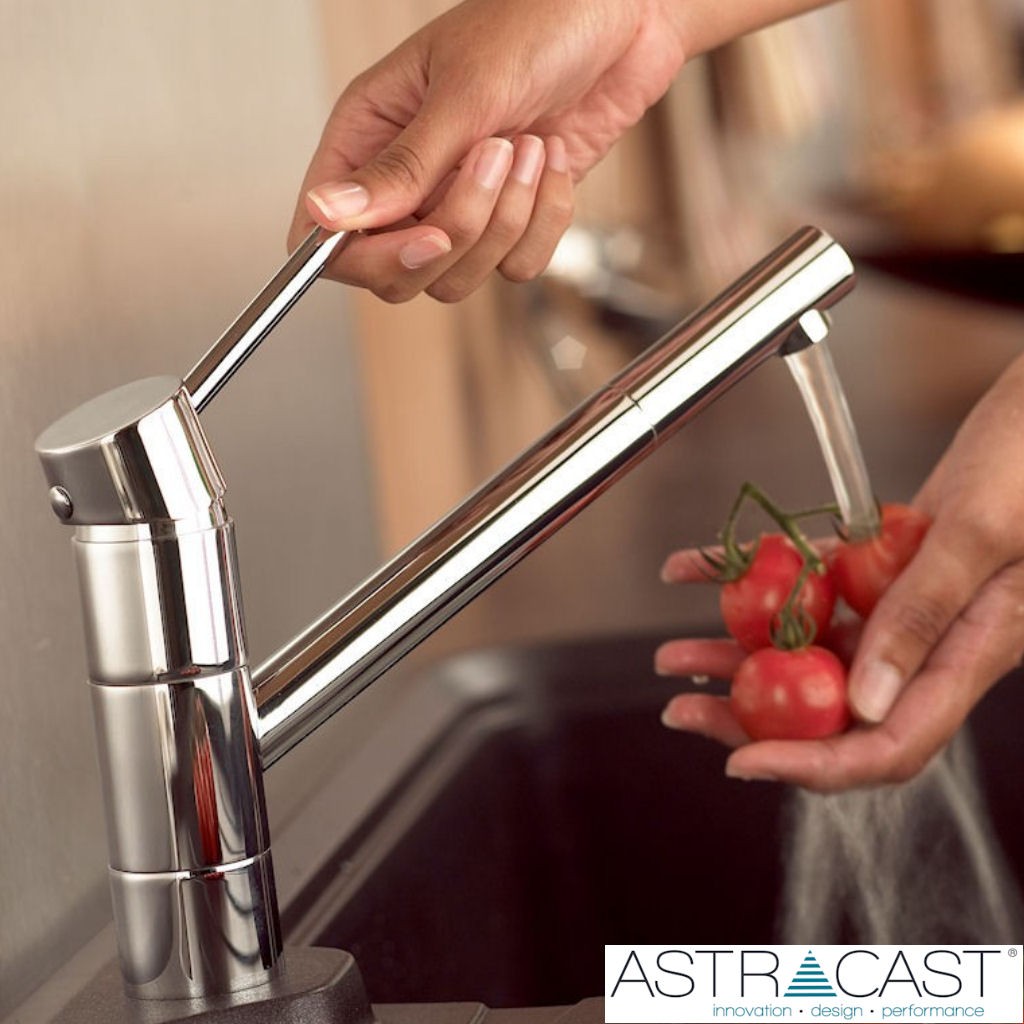 Stilechte Küchenarmatur mit schwenkbarem Auslauf